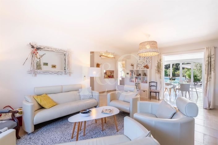 Image No.5-5 Bed House for sale