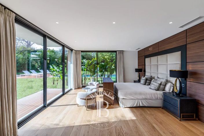 Image No.10-5 Bed House for sale