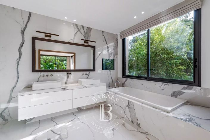 Image No.11-5 Bed House for sale