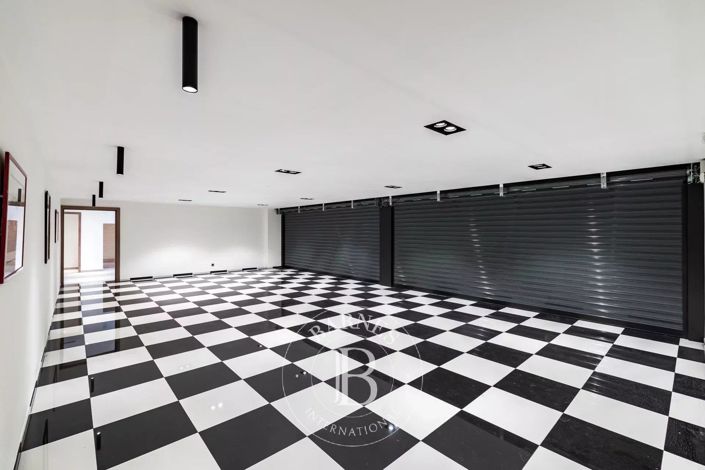 Image No.18-5 Bed House for sale