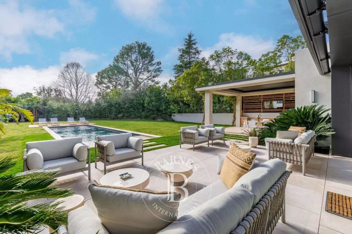 Image No.2-5 Bed House for sale