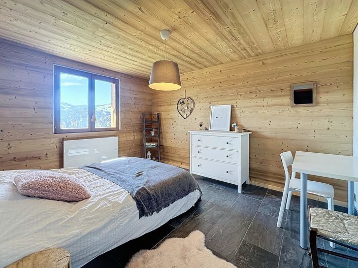 Image No.18-6 Bed House for sale