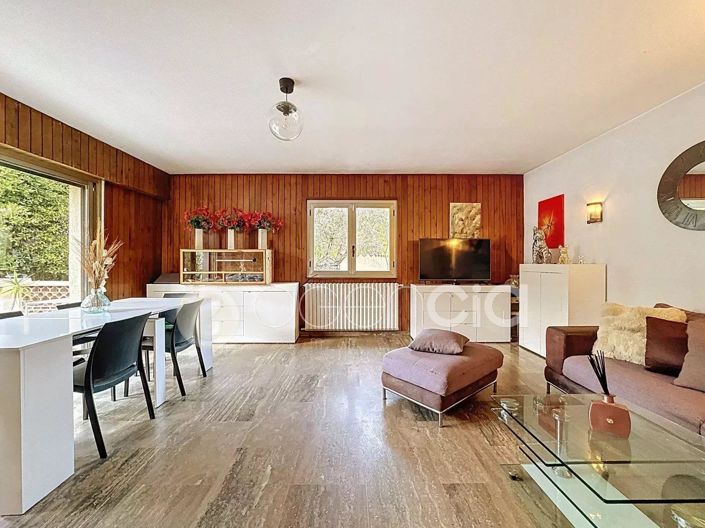 Image No.2-6 Bed House for sale