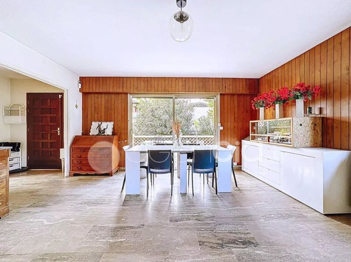 Image No.3-6 Bed House for sale