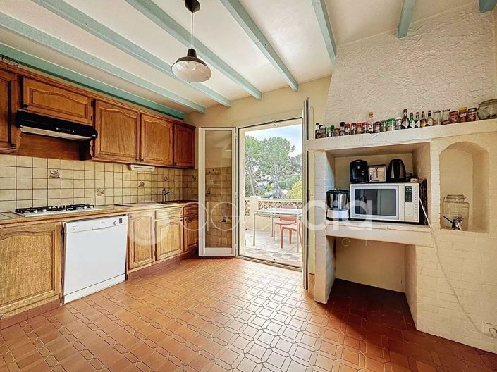 Image No.4-6 Bed House for sale