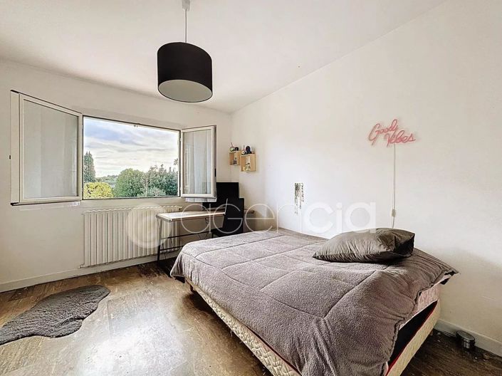 Image No.5-6 Bed House for sale