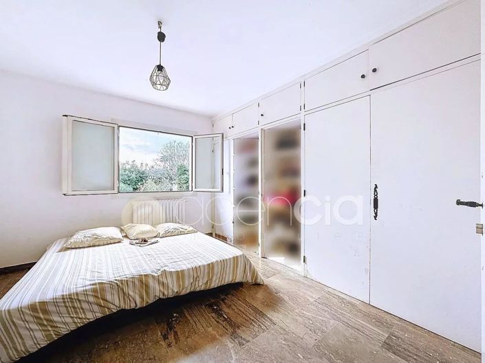 Image No.7-6 Bed House for sale