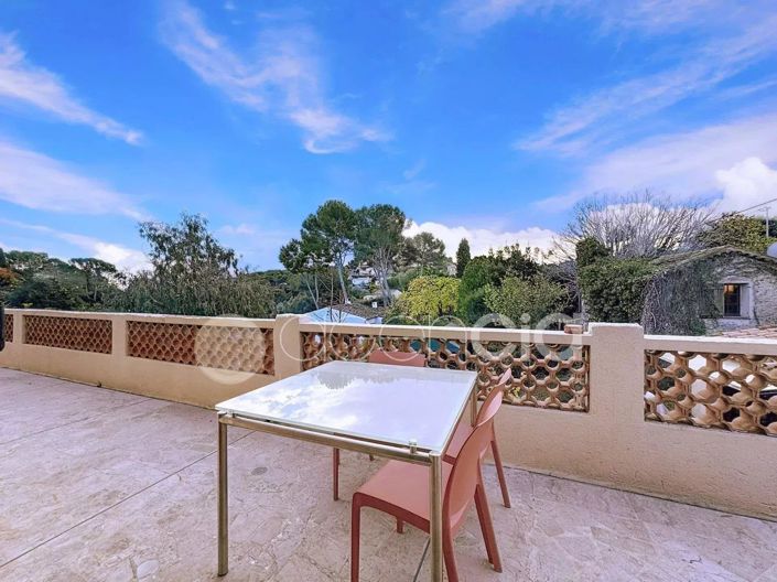 Image No.9-6 Bed House for sale