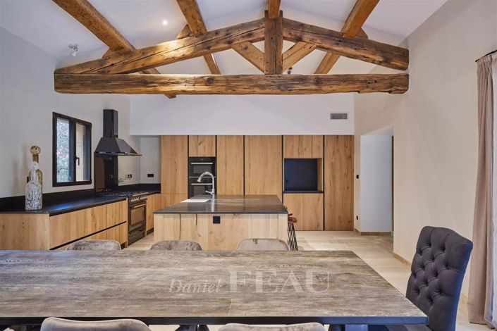 Image No.10-6 Bed House for sale