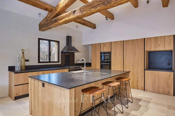 Image No.12-6 Bed House for sale