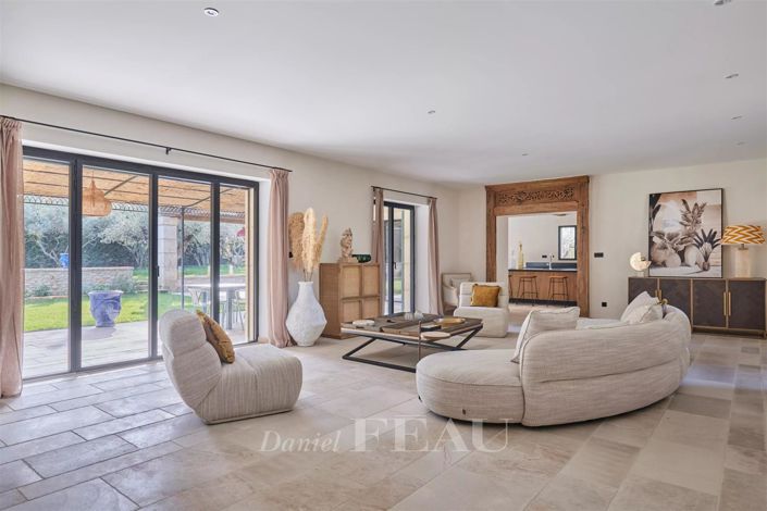 Image No.6-6 Bed House for sale