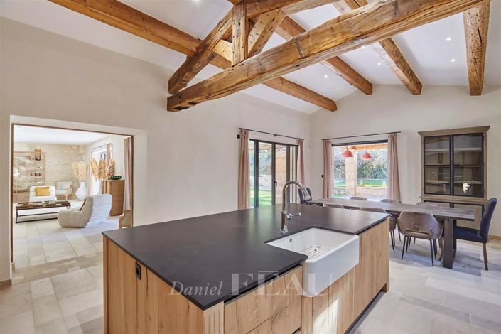 Image No.9-6 Bed House for sale