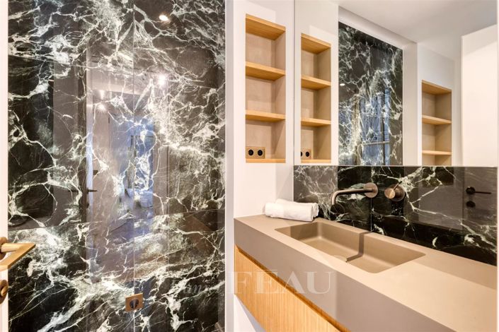 Image No.21-5 Bed Apartment for sale