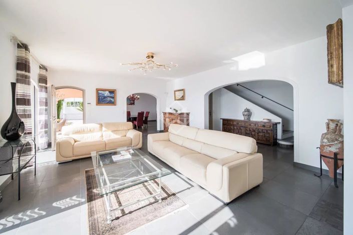 Image No.10-5 Bed House for sale