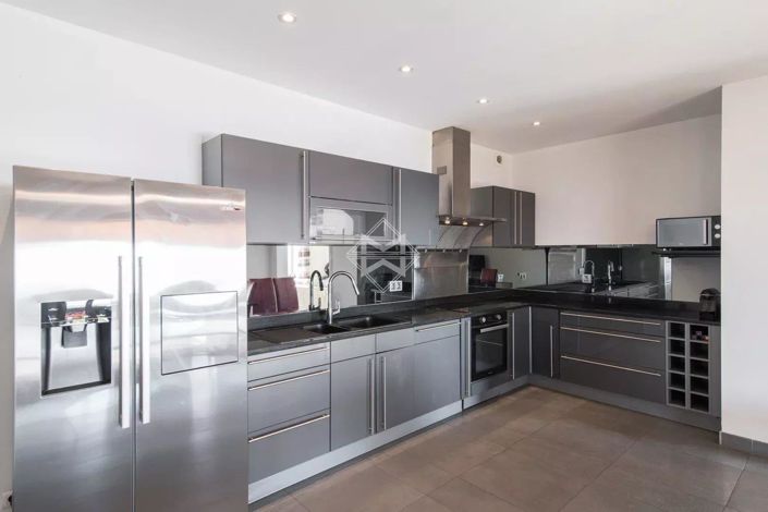 Image No.12-5 Bed House for sale