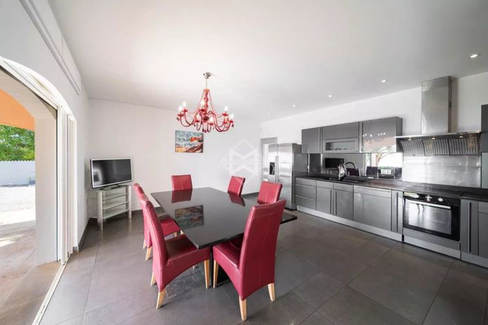 Image No.13-5 Bed House for sale