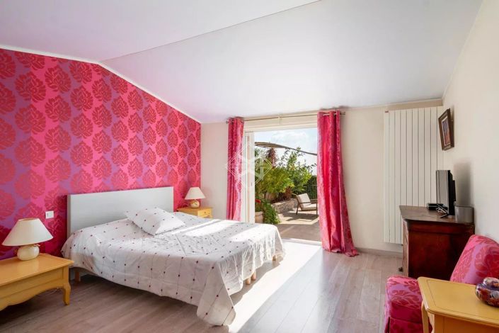 Image No.14-5 Bed House for sale