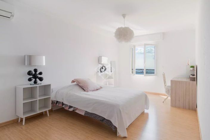 Image No.19-5 Bed House for sale