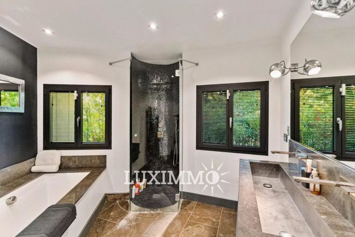 Image No.11-6 Bed House for sale