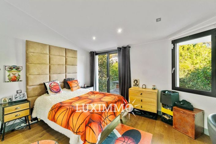 Image No.13-6 Bed House for sale