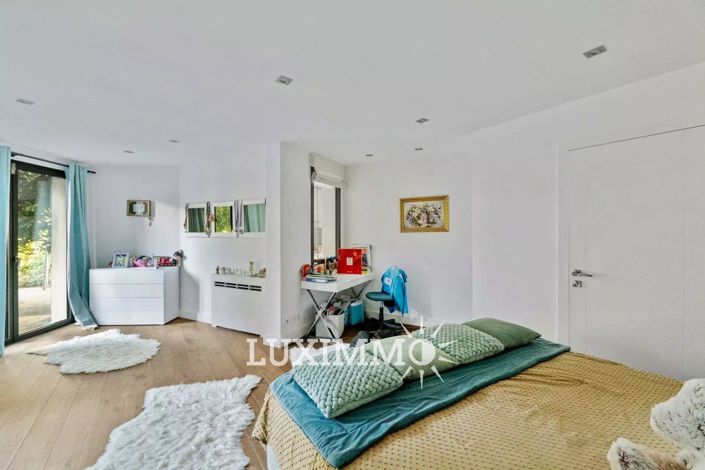 Image No.14-6 Bed House for sale