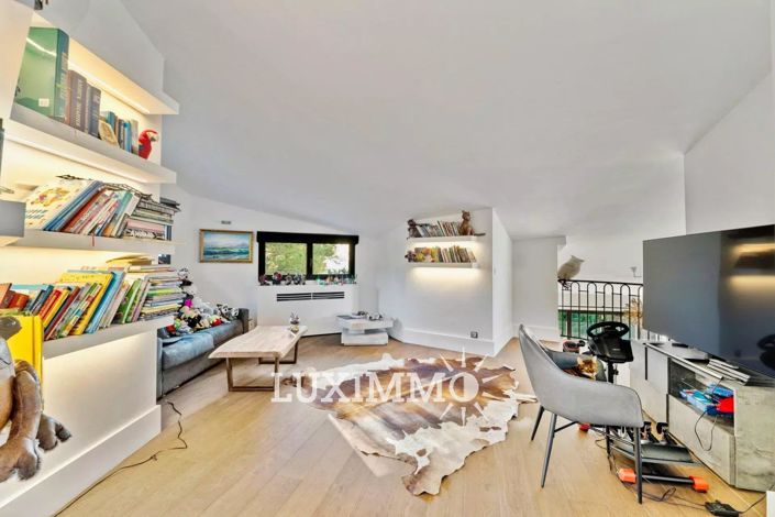 Image No.15-6 Bed House for sale