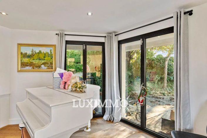 Image No.16-6 Bed House for sale