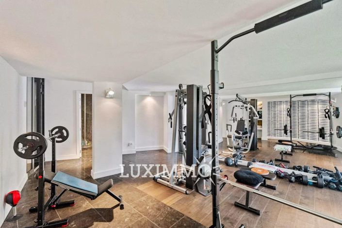 Image No.17-6 Bed House for sale