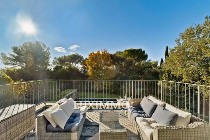 Image No.2-6 Bed House for sale