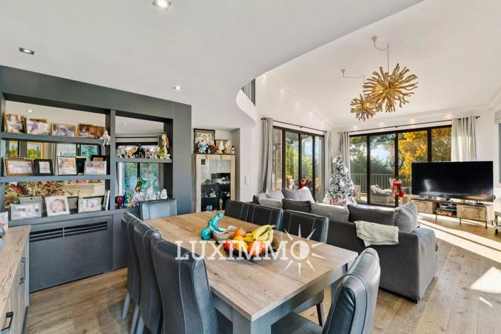 Image No.6-6 Bed House for sale