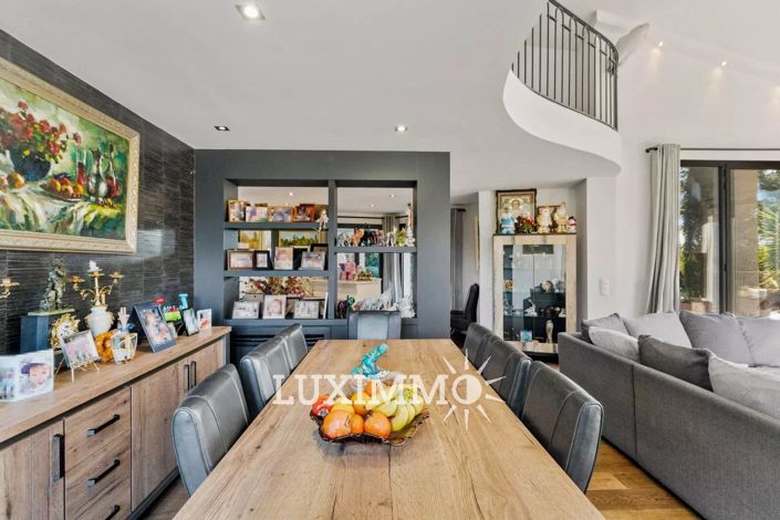 Image No.7-6 Bed House for sale