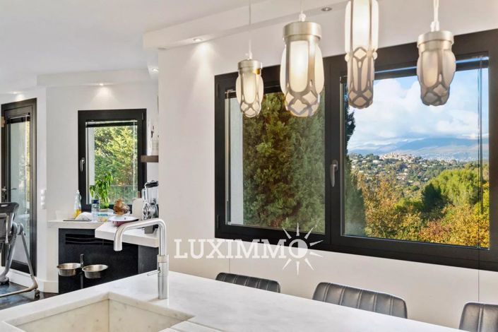 Image No.9-6 Bed House for sale