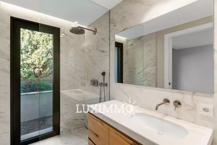 Image No.14-5 Bed House for sale