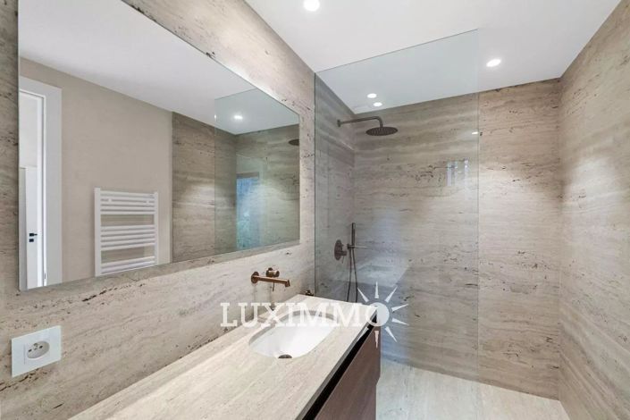 Image No.16-5 Bed House for sale