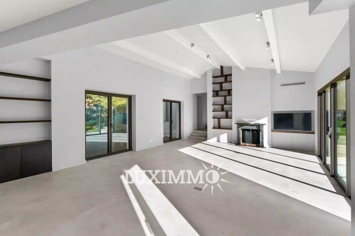 Image No.6-5 Bed House for sale