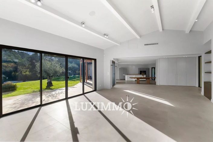 Image No.7-5 Bed House for sale