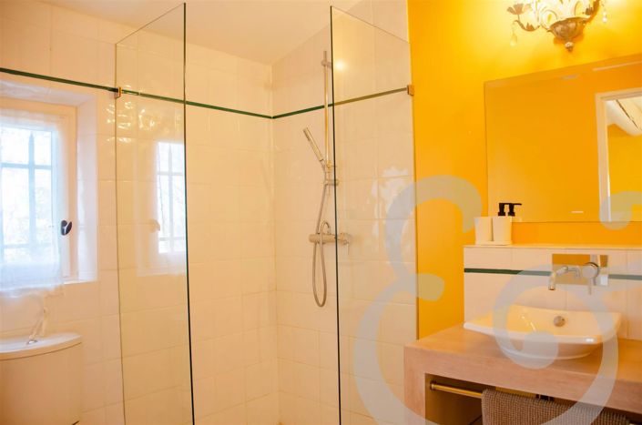 Image No.17-5 Bed House for sale