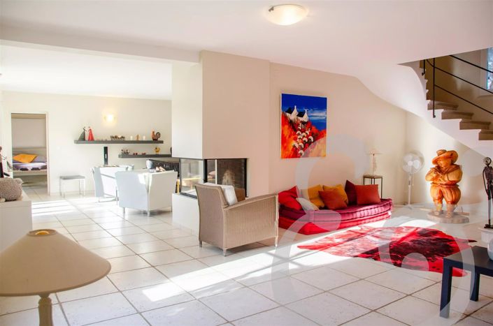 Image No.5-5 Bed House for sale