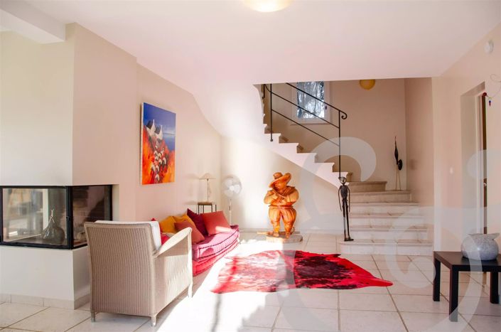 Image No.6-5 Bed House for sale