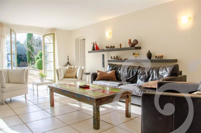 Image No.7-5 Bed House for sale