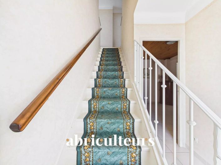 Image No.11-2 Bed House for sale