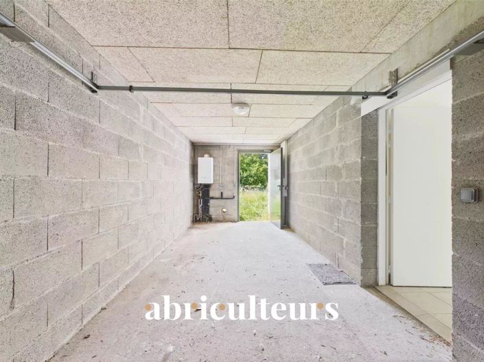 Image No.12-4 Bed House for sale