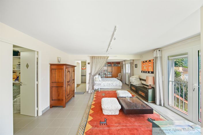 Image No.18-4 Bed House for sale