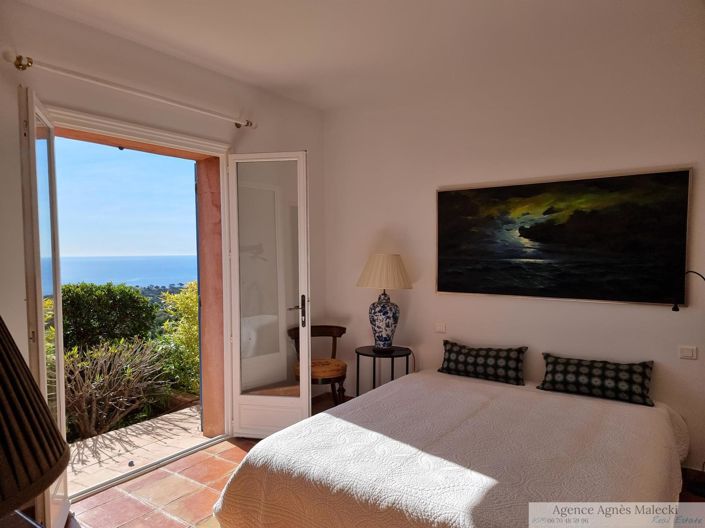 Image No.8-5 Bed House for sale