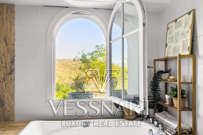 Image No.10-5 Bed House for sale