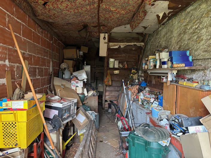 Image No.8-2 Bed House for sale