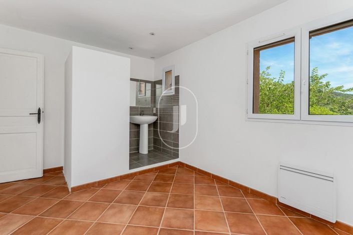 Image No.8-3 Bed House for sale