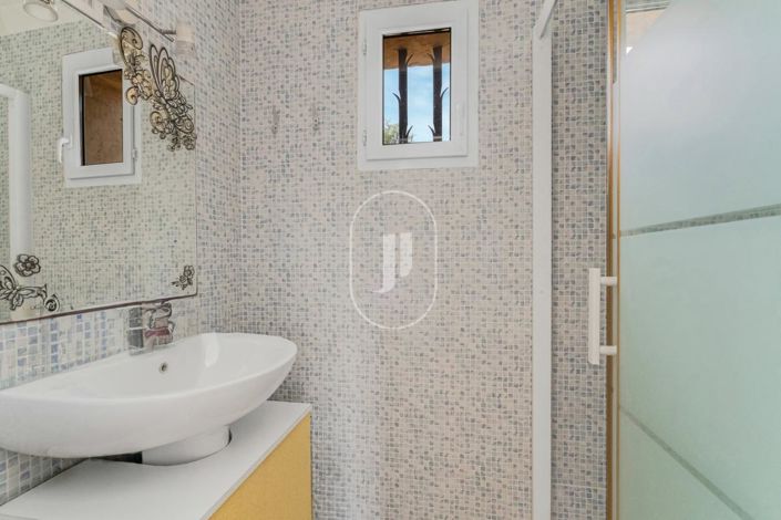 Image No.9-3 Bed House for sale