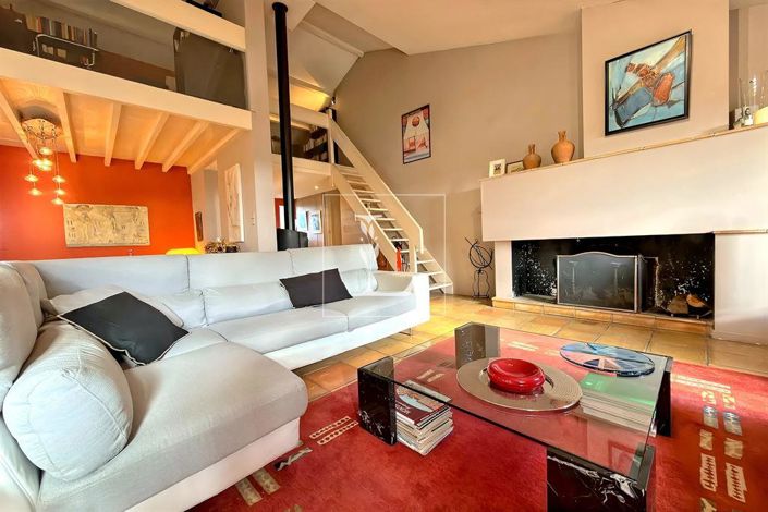 Image No.8-5 Bed House for sale