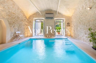 1 - Tarascon, Property